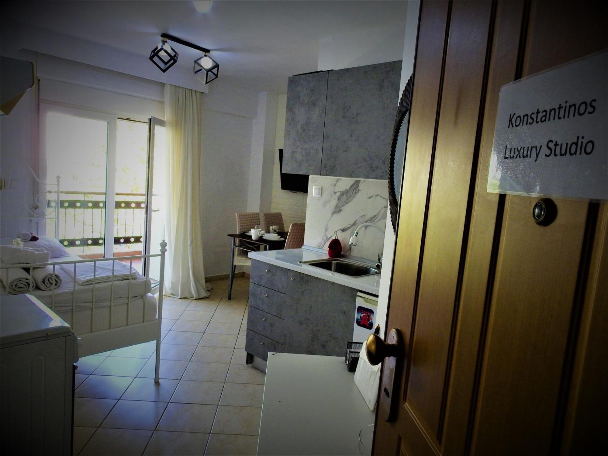 Konstantinos'S Luxury Studio Солун Екстериор снимка